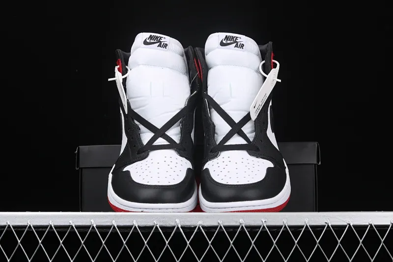 All categories Air Jordan Jordan series basketball shoes Air Jordan 1 High Different versions Air Jordan AJ1 Satin WMNS "Black Toe" AJ1 classic replica Joe 1 silk black toe CD0461-016